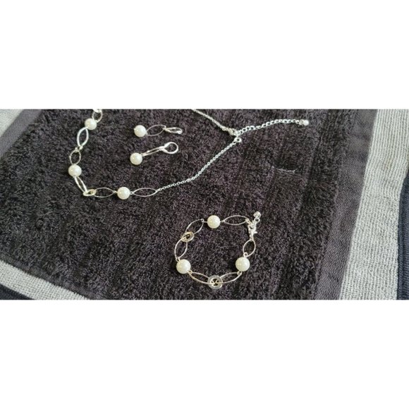 Necklace and earrings set - Picture 2 of 4